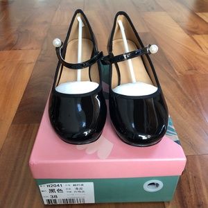 Classic Pearl Mary Jane Pumps